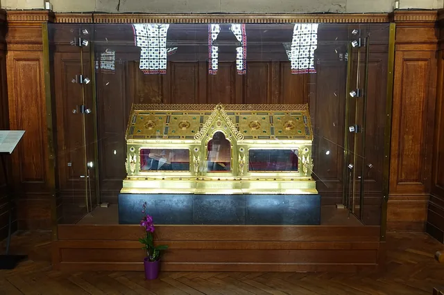 The reliquary identified as Madeleine Sophie Barat's in Saint-François-Xavier, Paris.