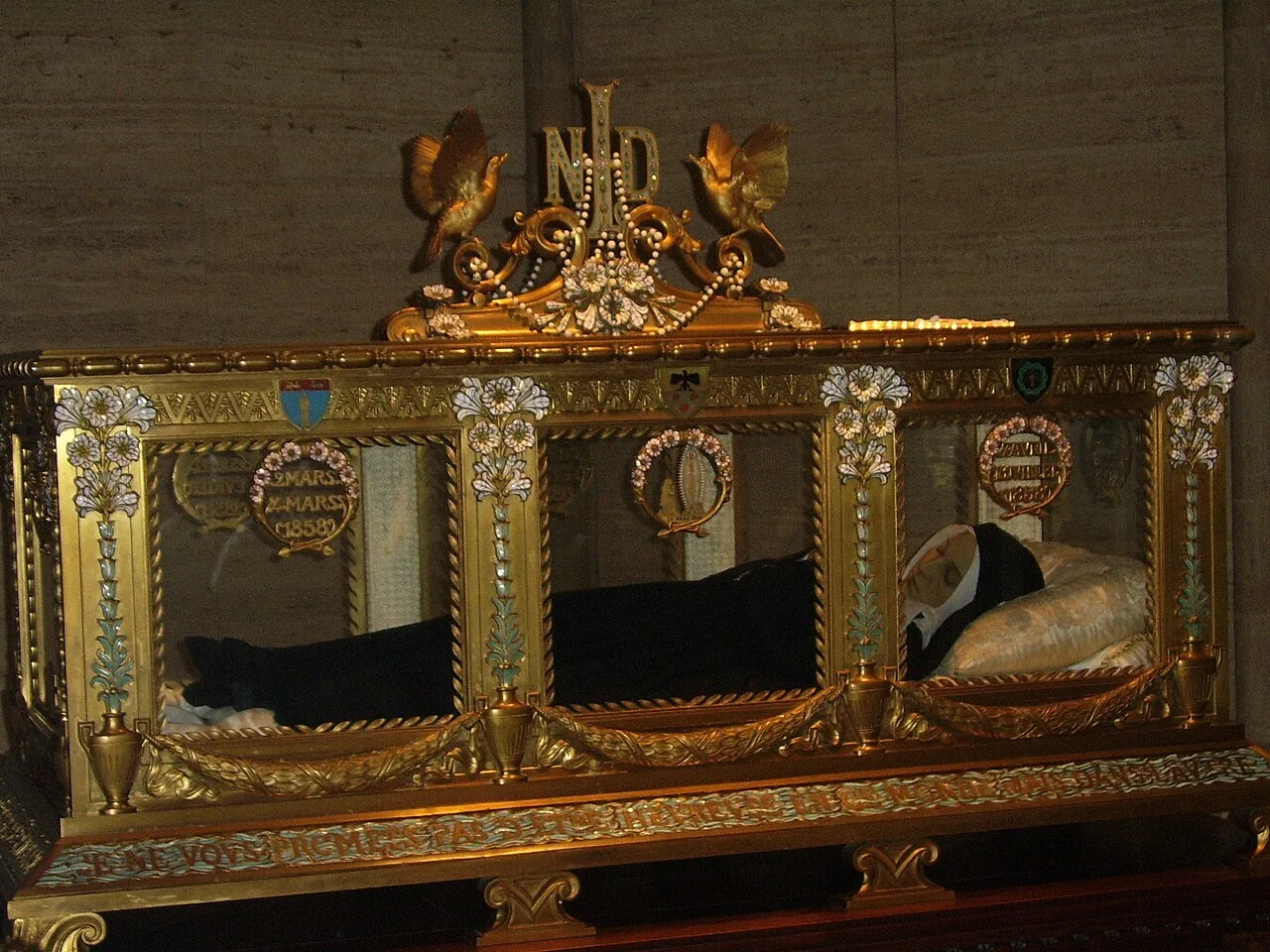 Bernadette Soubirous’s reliquary at Saint-Gildard, Nevers. Wax coverings form part of the presentation; this photograph does not show untreated tissue throughout.